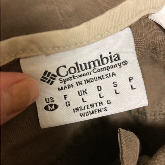 Women’s Columbia Hiking Shorts with Drawstrings - Picture 3 of 3